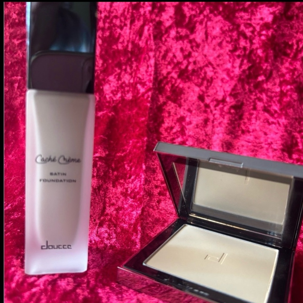 #B114 NEW Doucce Foundation Duo